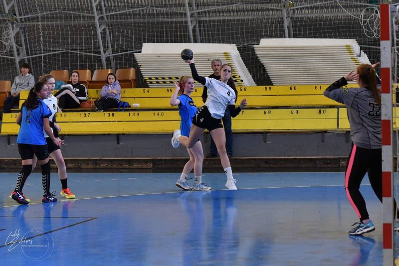 II. liga mladších dorostenek: Písek B - Tachov (v bílém), 24. října.