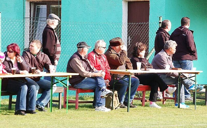 Fotbal: V dalším kole druhé třídy přišlo do ochozů 445 příznivců, padlo jen 23 branek.