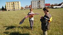 Jasná obloha nad Borem nabídla barevnou podívanou.