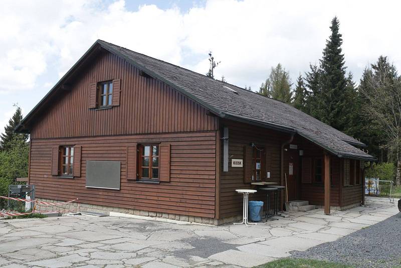 Středisko pro sport a volný čas (SLZ). Středisko Silberhütte, se kterým spolipracuje SKI klub Zlatý Potok.