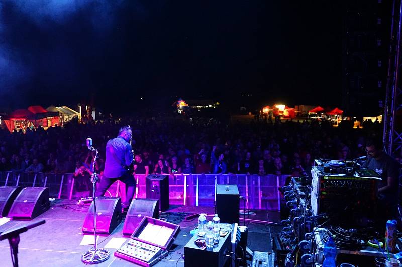 Na letišti nad Tachovem se uskutečnil další ročník rockového festivalu Tarock.