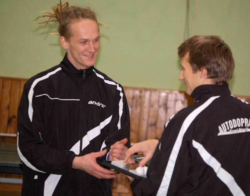 Stolní tenisté S. Bor si ve třetí lize připsali dvě cenná vítězství.