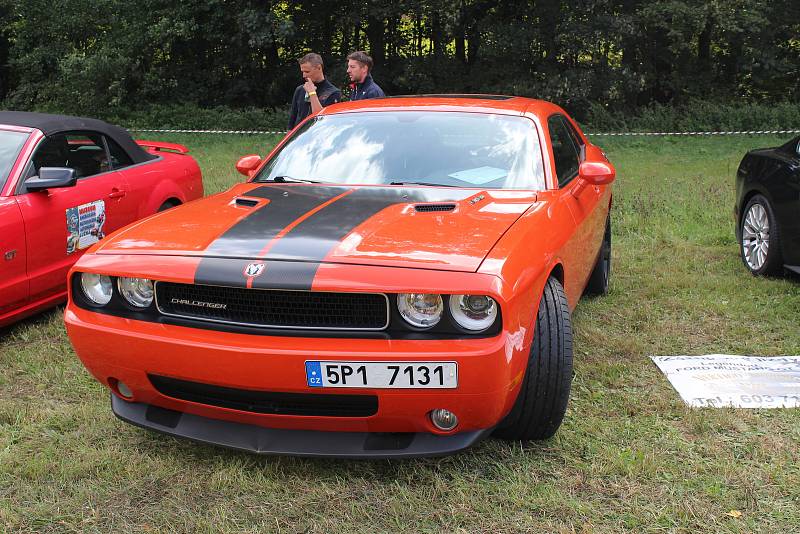 Setkání amerických automobilů na závěr sezony v Tachově.