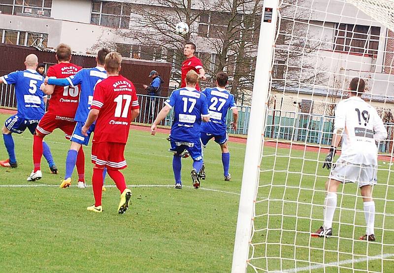 Mužstvo FK Tachov prohrálo ve čtrnáctém kole ČFL s Kolínem 0:1.