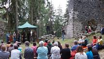 Zřícenina hradu Volfštejn pod Vlčí horou u Černošína se stala dějištěm tradičního Svatojánského večera. 