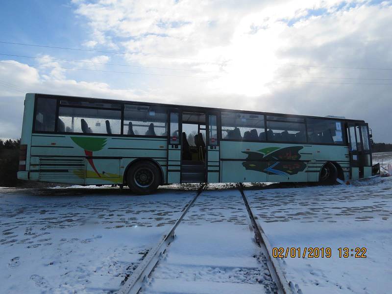 Z nehody autobusu u Malovic. Foto: Policie ČR