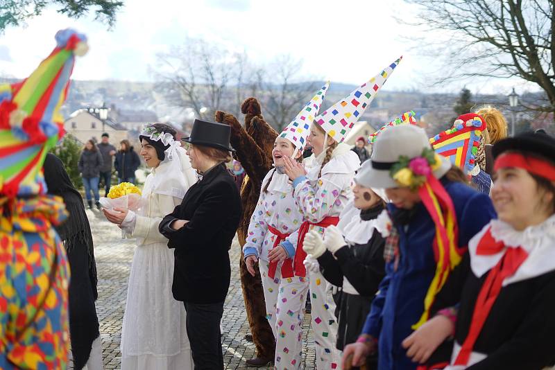 Tachovem prošel masopustní průvod