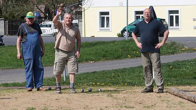 Velikonoční turnaj ve hře pétanque se uskutečnil v neděli v Michalových Horách.