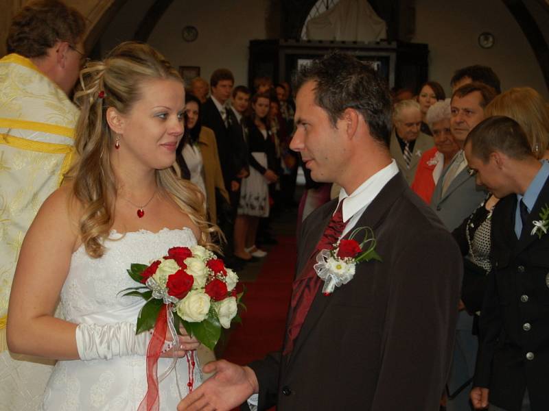Korektorka Tachovského deníku Iveta Kirschnerová se vdala za Lukáše Tylku.