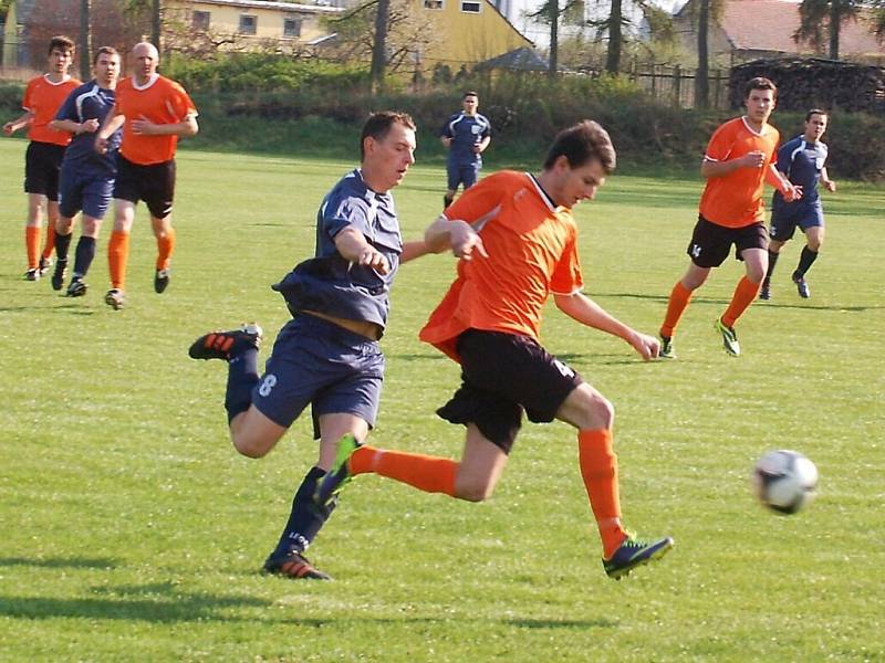 Fotbal: V dalším kole druhé třídy přišlo do ochozů 445 příznivců, padlo jen 23 branek.