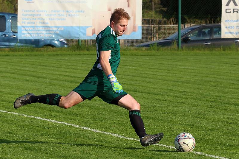 Z archivu: Fotbalisté TJ Baník Stříbro (bílí).