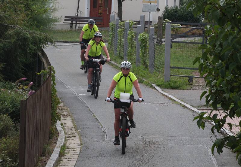 Z cyklistické soutěže v okolí Pirku.