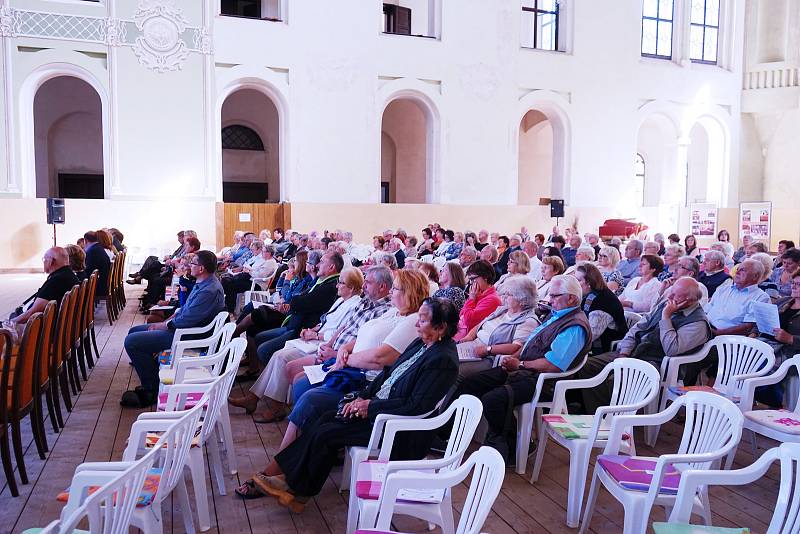 V prostorách Jízdárny ve Světcích se uskutečnil čtvrtý koncert cyklu Dveře Jízdárny dokořán.