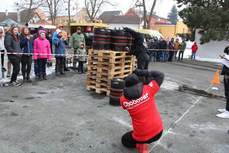 Ze závodů Strongman v Chodové Plané.