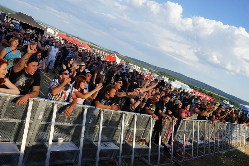 Na letišti nad Tachovem se uskutečnil další ročník rockového festivalu Tarock.