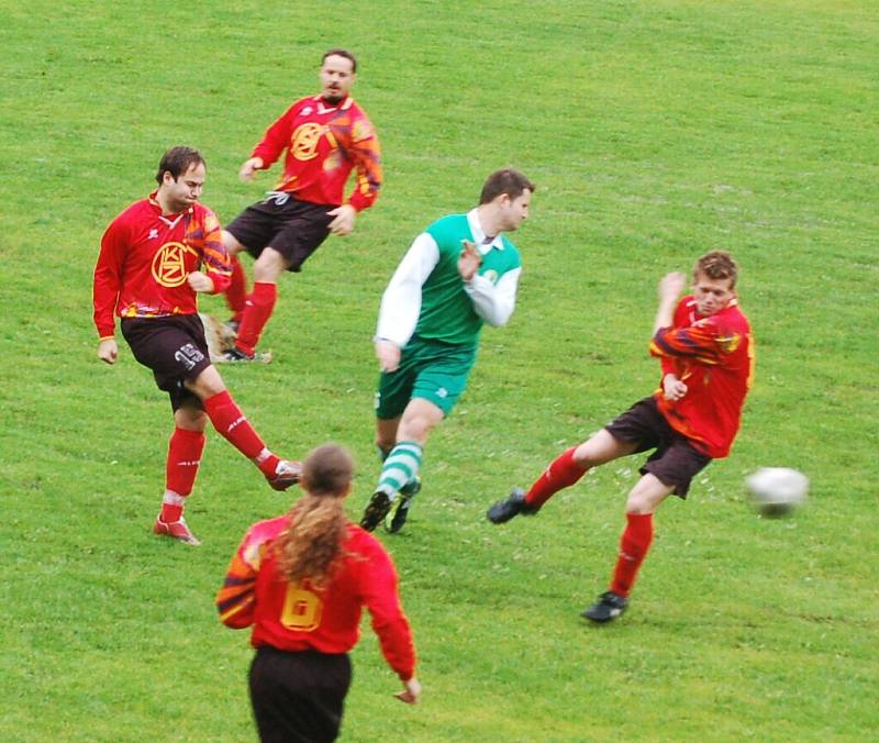 Ve fotbalové 1. A třídě se T. Přimda utkal   s týmem K. Chlumčany a zvítězil 3:0.