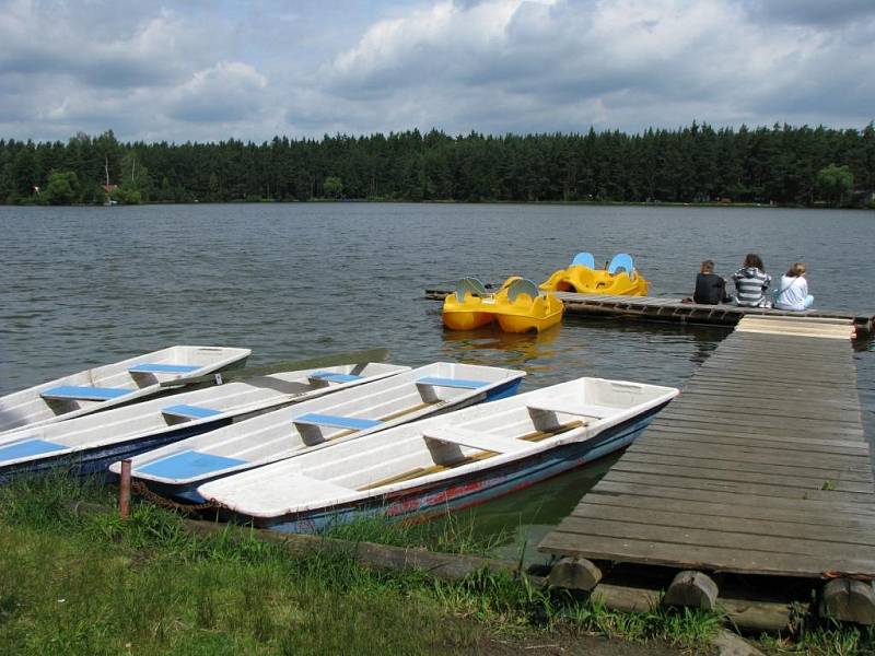 Letní lenošení u rybníka Chobot v rekreačním středisku Sycherák