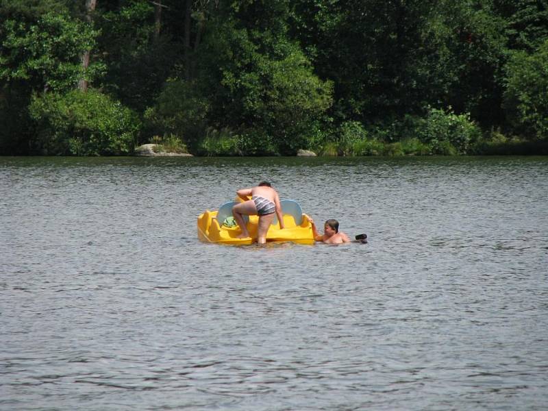 Letní lenošení u rybníka Chobot v rekreačním středisku Sycherák