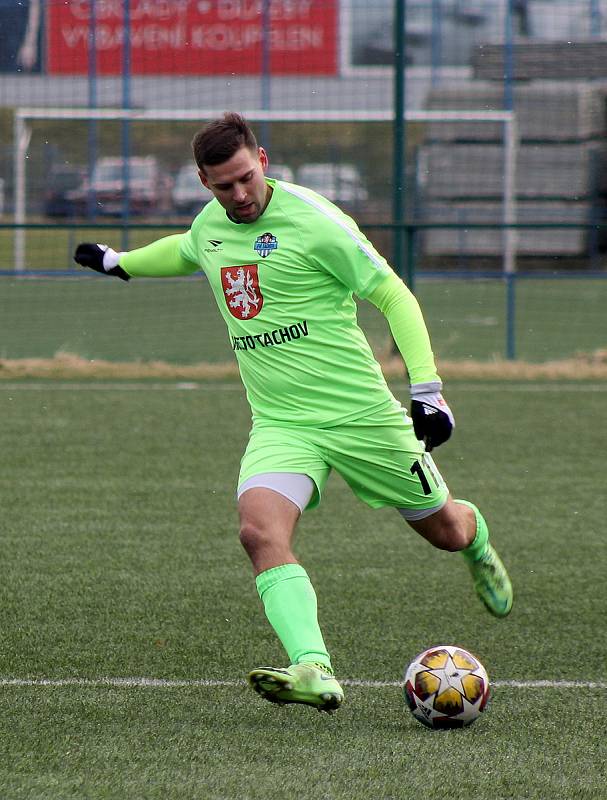 3. kolo Poháru PKFS: TJ Keramika Chlumčany (na snímku fotbalisté v modrých dresech) - FK Tachov 2:3 (2:3).