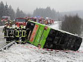 Nehoda autobusu a dvou kamionů na dálnici D5 u Mlýnce