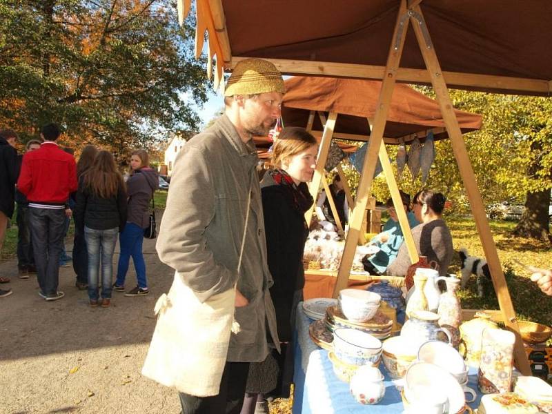 Vendelínský jarmark v Olbramově byl doplněn divadelními představeními