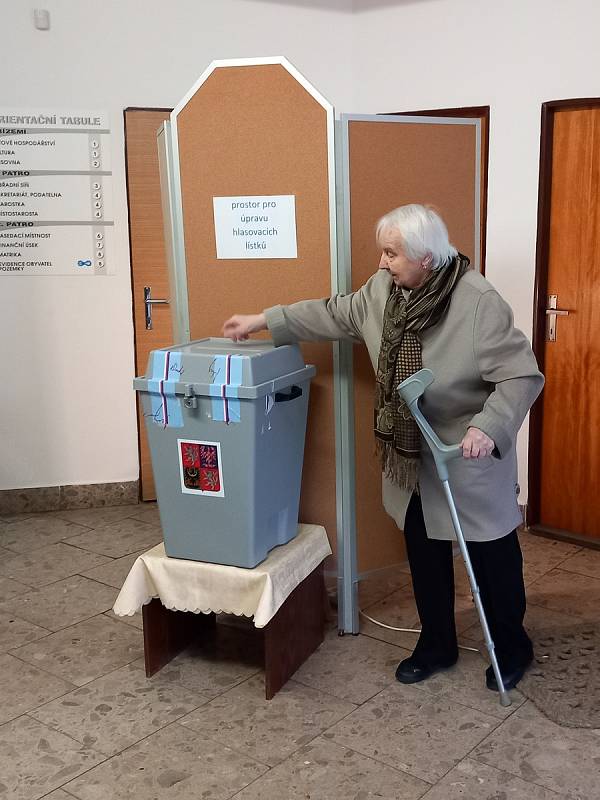 Volba hlavy státu přivádí obyvatele Tachovska od začátku otevření volebních místnostní.