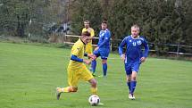 Tatran Chodov (ve žlutém) - TJ Chodský Újezd (v modrém) 2:2 (2:0), PK 3:4.