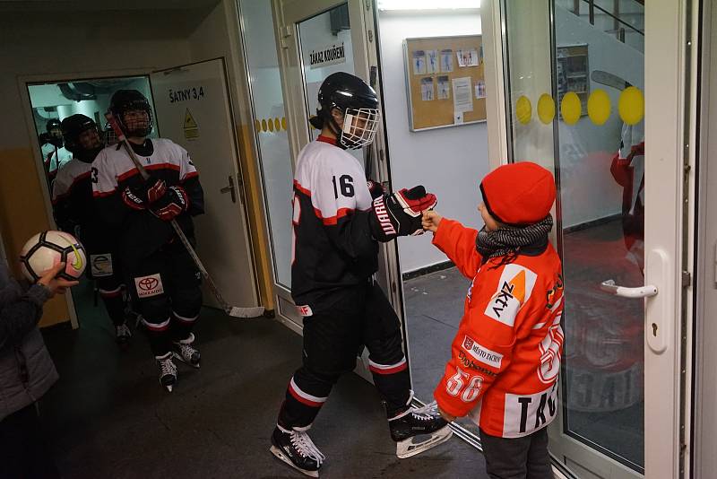 Česká hokejová reprezentace žen do osmnácti let při dvou přátelských utkáních nestačila na výběr Japonska.