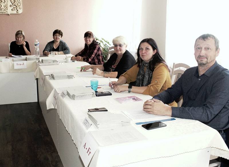 Volební komise ve Starém Sedlišti.