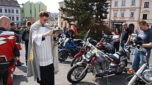Motorkáři otevírali v Tachově jaro. Požehnal jim i farář