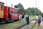 Nastupovat! Také v sobotu jezdil z Bezdružic do Kokašic a Cebivi historický vlak s parní lokomotivou.