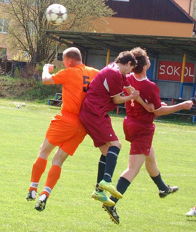 Devatenácté kolo okresního přeboru druhé třídy:Stráž vs Damnov