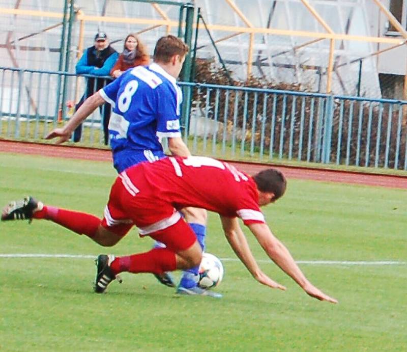 Mužstvo FK Tachov prohrálo ve čtrnáctém kole ČFL s Kolínem 0:1.