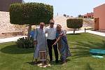 V hotelovém komplexu hotelu v Egyptě splnili rodiče Moniky Foltinové její poslední přání. Vysadili zde na její památku třešeň.