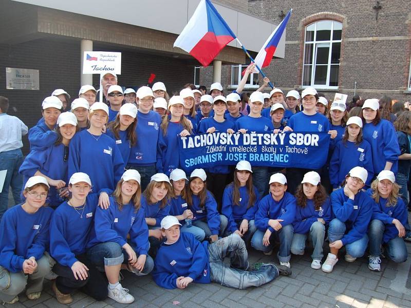 S diplomem za první místo v mezinárodní soutěži pěveckých sborů se z Belgie vrátil Tachovský dětský sbor.