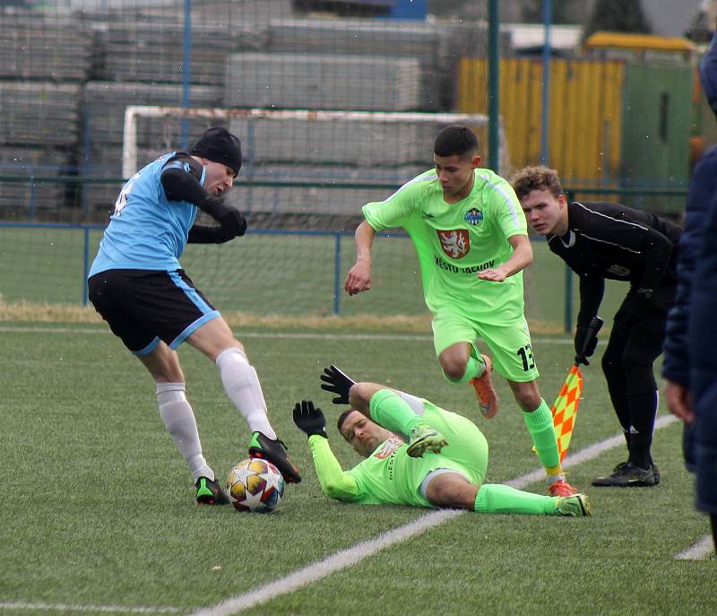 3. kolo Poháru PKFS: TJ Keramika Chlumčany (na snímku fotbalisté v modrých dresech) - FK Tachov 2:3 (2:3).