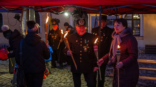 Již 217 let mají právo horníci ze Stříbra nosit svůj prapor a uniformu.