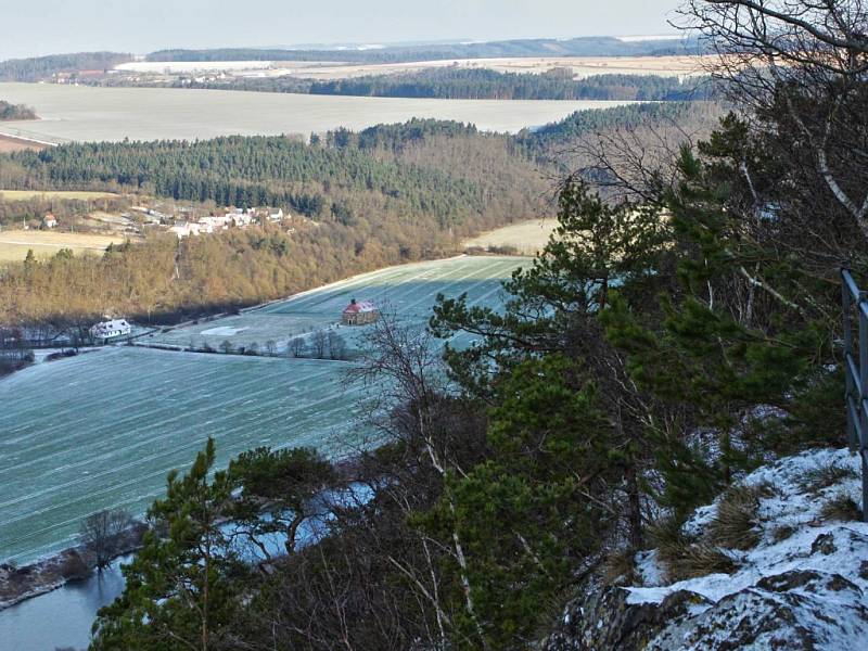 PEČUJÍ O KRÁSNOU PŘÍRODU. CHKO Český les má od letoška ve správě nové lokality. Odlezelské jezero a Chlumskou stráň.