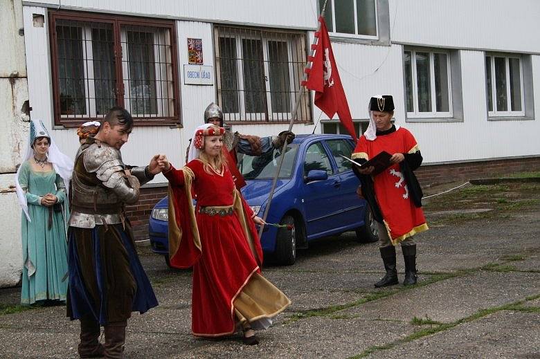 V Lestkově se v sobotu konala pouť, setkali se zde pováleční pamětníci a soavovalo se i výročí založení obce. 