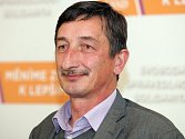 POSLEDNÍ FÁZI sčítání hlasů sledoval Miroslav Nenutil ve volebním štábu ČSSD v Lidovém domě v Praze.
