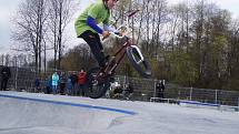 Desítky jezdců všech věkových kategorií si přišlo vyzkoušet nově opravený skatepark v okresním městě. První dojmy jsou vesměs velmi pozitivní.