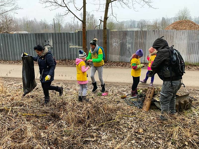 Černé skládky. Stále tu jsou a ještě asi dlouho budou. Naštěstí existují lidé, kterým není tato smutná stránka naší existence lhostejná. Foto: Trash Hero Tachov