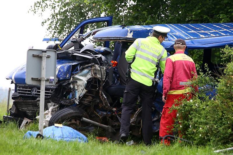 Tragická nehoda kamionu a dodávky v Tisové na Tachovsku.