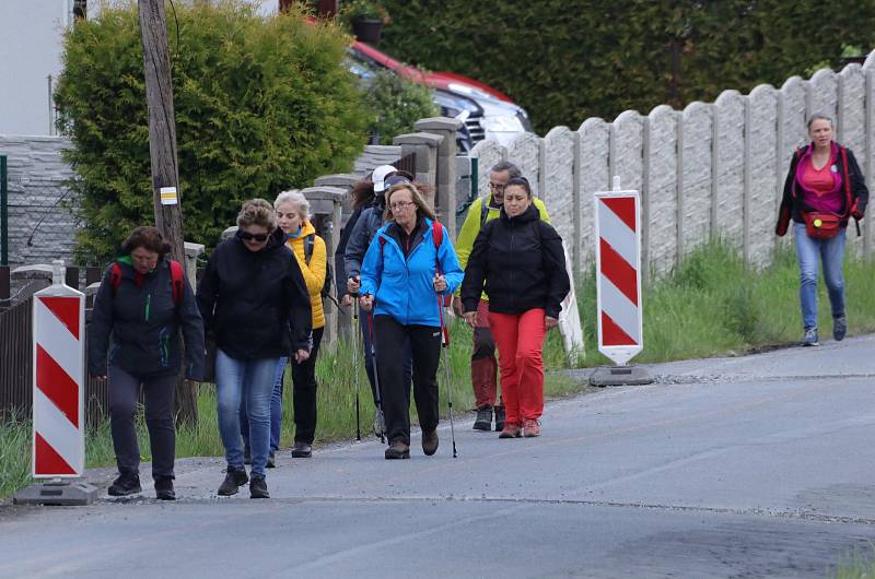 Vzpomínkového pochodu Lidických žen se na Tachovsku v sobotu účastnilo na padesát zájemců o turistiku a historii konce druhé světové války.