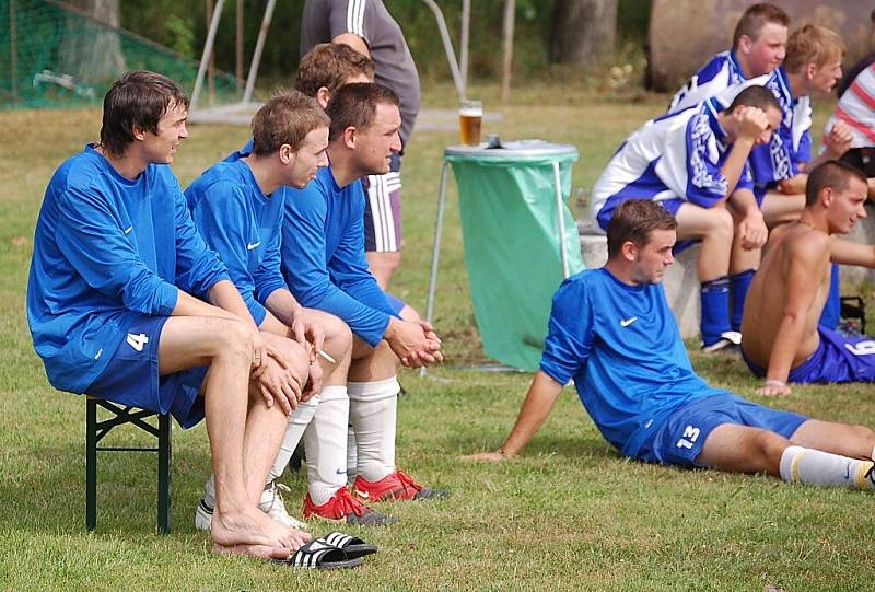 V konkurenci pěti mužstev se hrál v Třemešné pouťový turnaj v kopané. 