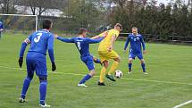 Tatran Chodov (ve žlutém) - TJ Chodský Újezd (v modrém) 2:2 (2:0), PK 3:4.