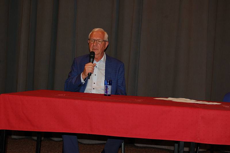 Jiří Drahoš diskutoval s občany Tachova.