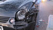 Opilý řidič bez řidičáku naboural ve Stříbře do tří aut
