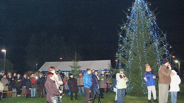 Vánoční stromeček rozsvítili také v Rozvadově