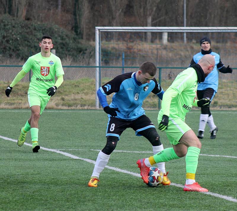 3. kolo Poháru PKFS: TJ Keramika Chlumčany (na snímku fotbalisté v modrých dresech) - FK Tachov 2:3 (2:3).